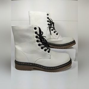 White combat boots, near new Rue 21